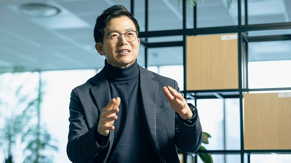 Lee was struck by SK hynix employees' desire for growth