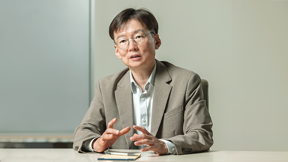 Park emphasizes the importance of close client communication for HBM success