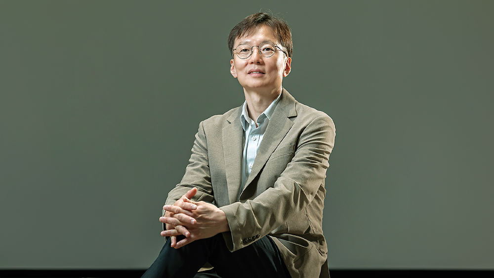 Park called for employees to embrace the company’s leadership position