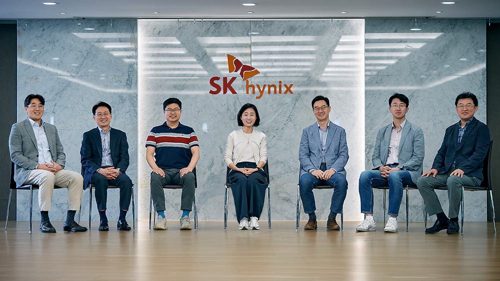 The roundtable participants: (from left) Unoh Kwon, Kitae Kim, Donghun Lee, Haesoon Oh, Deoksin Kil, Hoyoung Son, and Jaeyun Yi