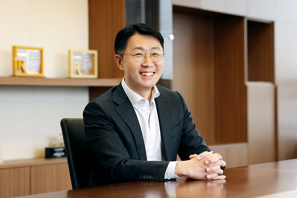 Financial Management Head Hyungmo Yang highlights how the bond supports SK hynix’s environmental goals