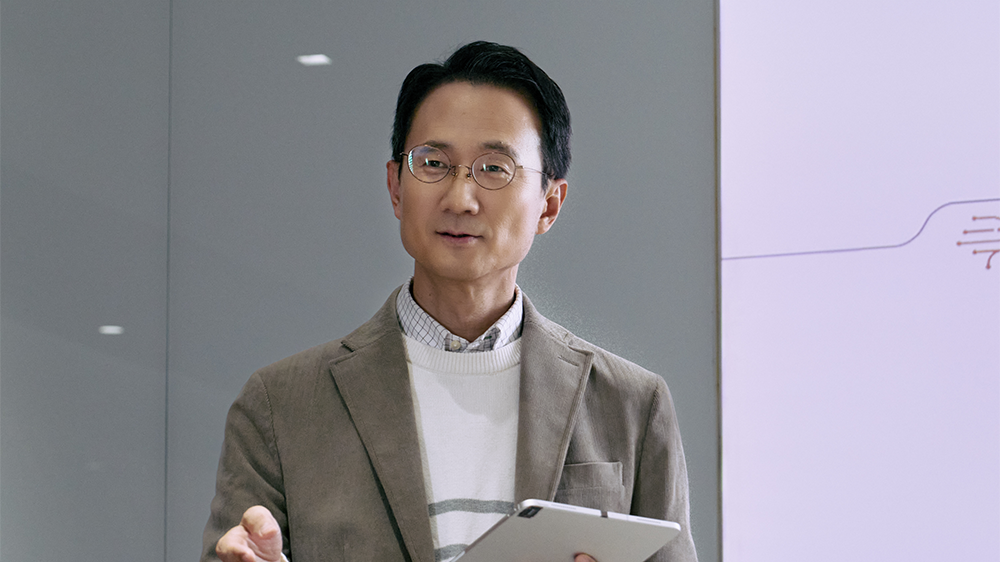 Choi believes that facing new challenges will enable a company to become an industry leader in the AI era