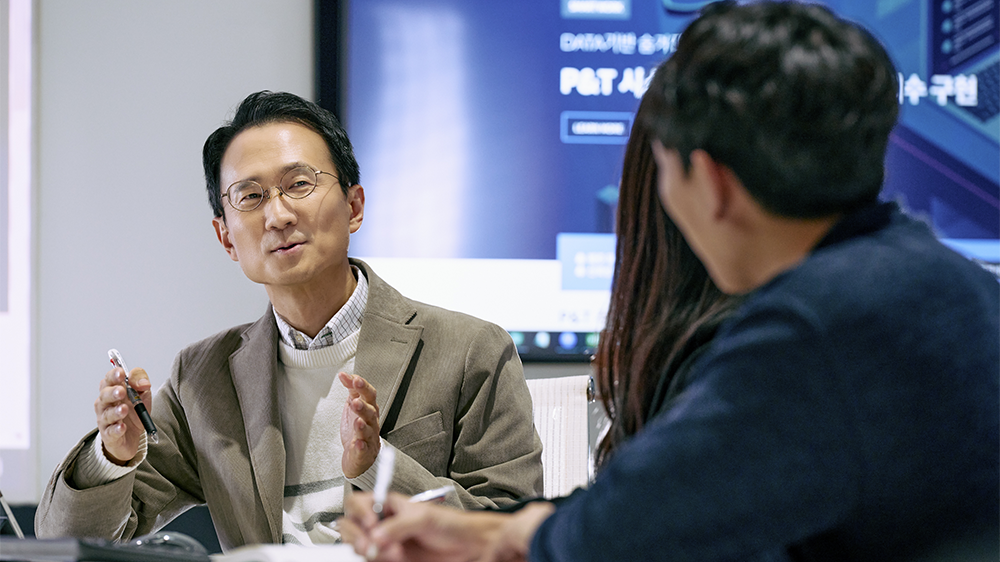 To go “beyond HBM,” Choi emphasizes utilizing data for growth and focusing ></p>
<p class=