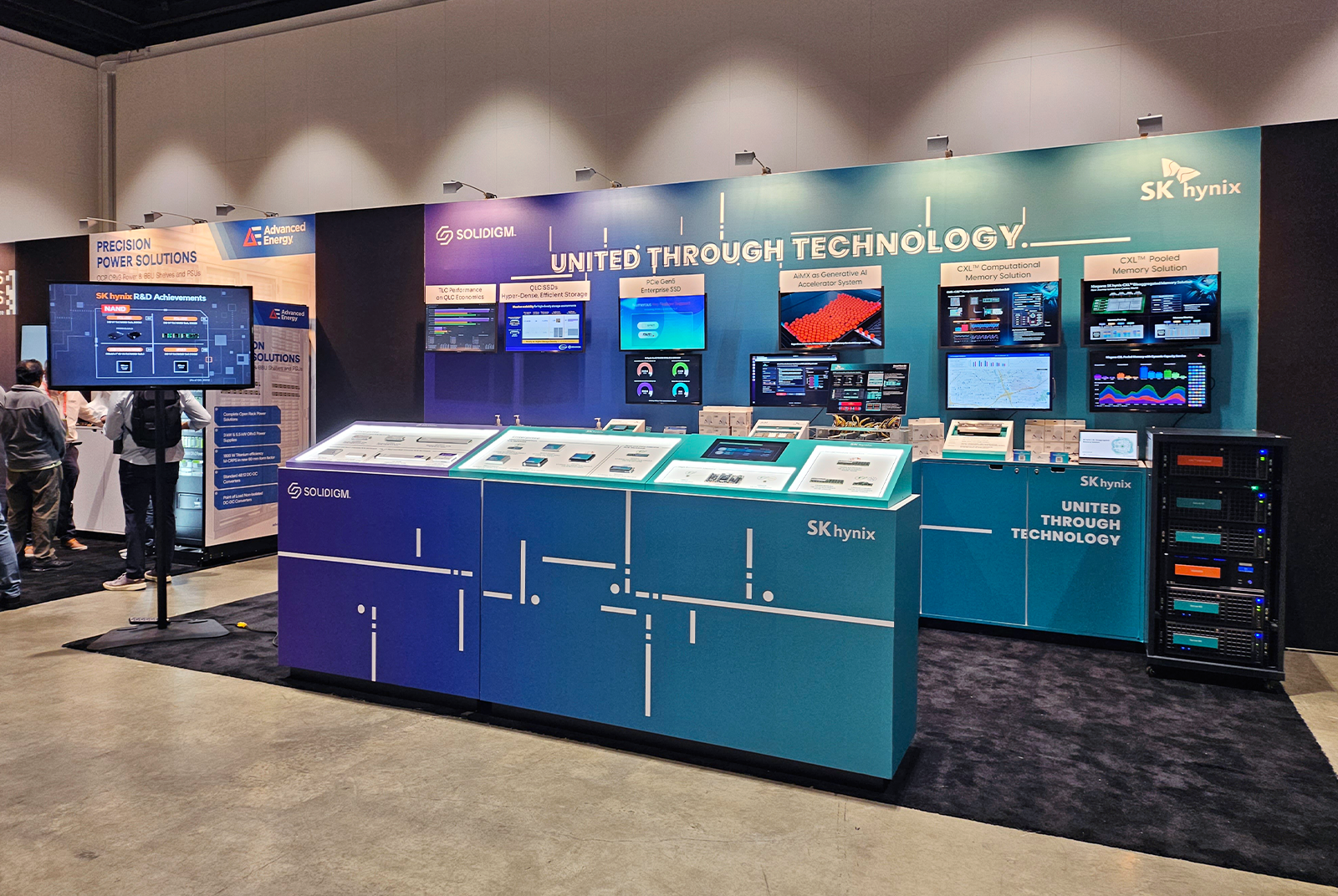 SK hynix’s exhibition booth at the OCP Global Summit 2023 SK hynix’s exhibition booth at the OCP Global Summit 2023